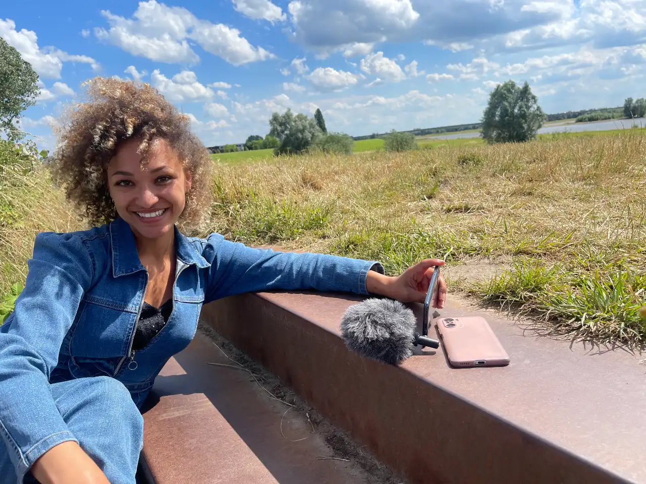 home lachen naar beneden kijken